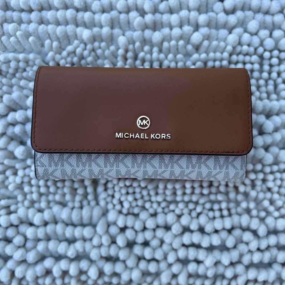 Michael Kors Jet Set Charm Vanilla/Acorn Tri-fold Wallet - Picture 2 of 7
